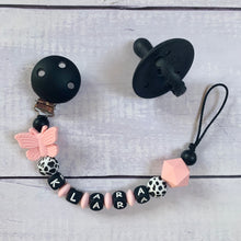 Lade das Bild in den Galerie-Viewer, Schnullerkette mit Namen Silikon schwarz rosa