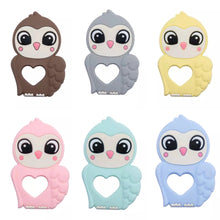 Lade das Bild in den Galerie-Viewer, Beißring Greifring Greifling mit Namen Junge Silikon hellblau grau