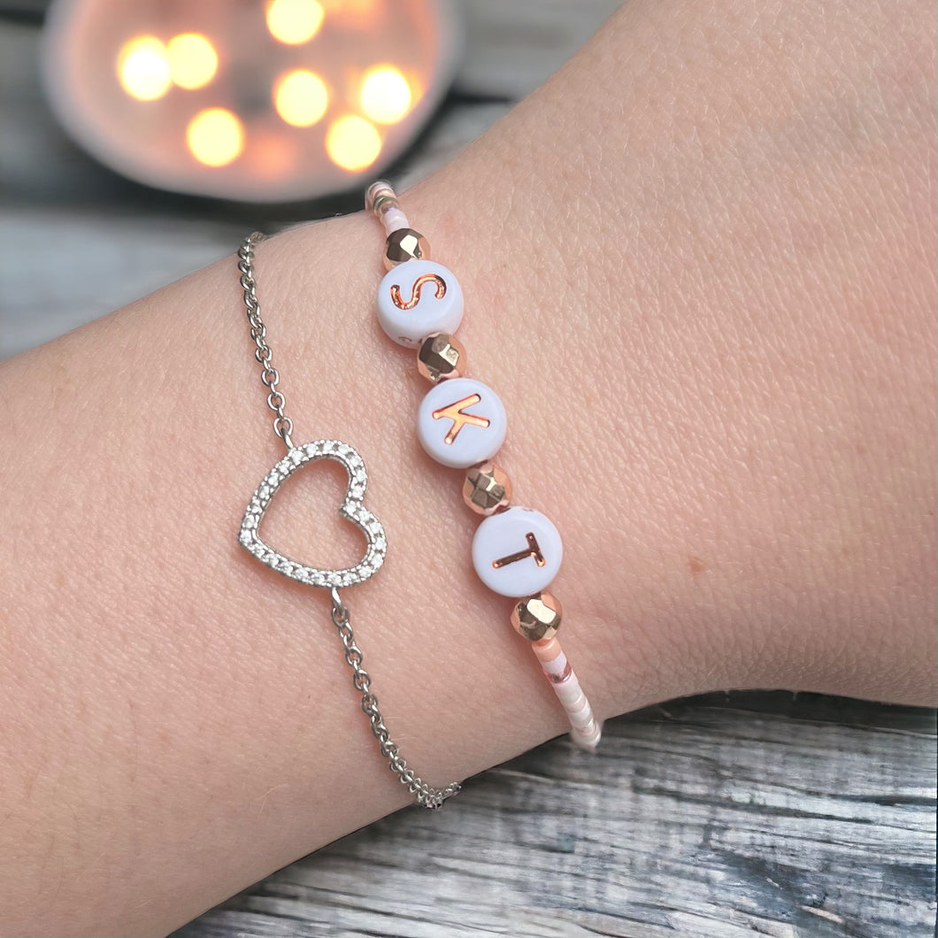 Armband mit Initialen roségold rosa weiß