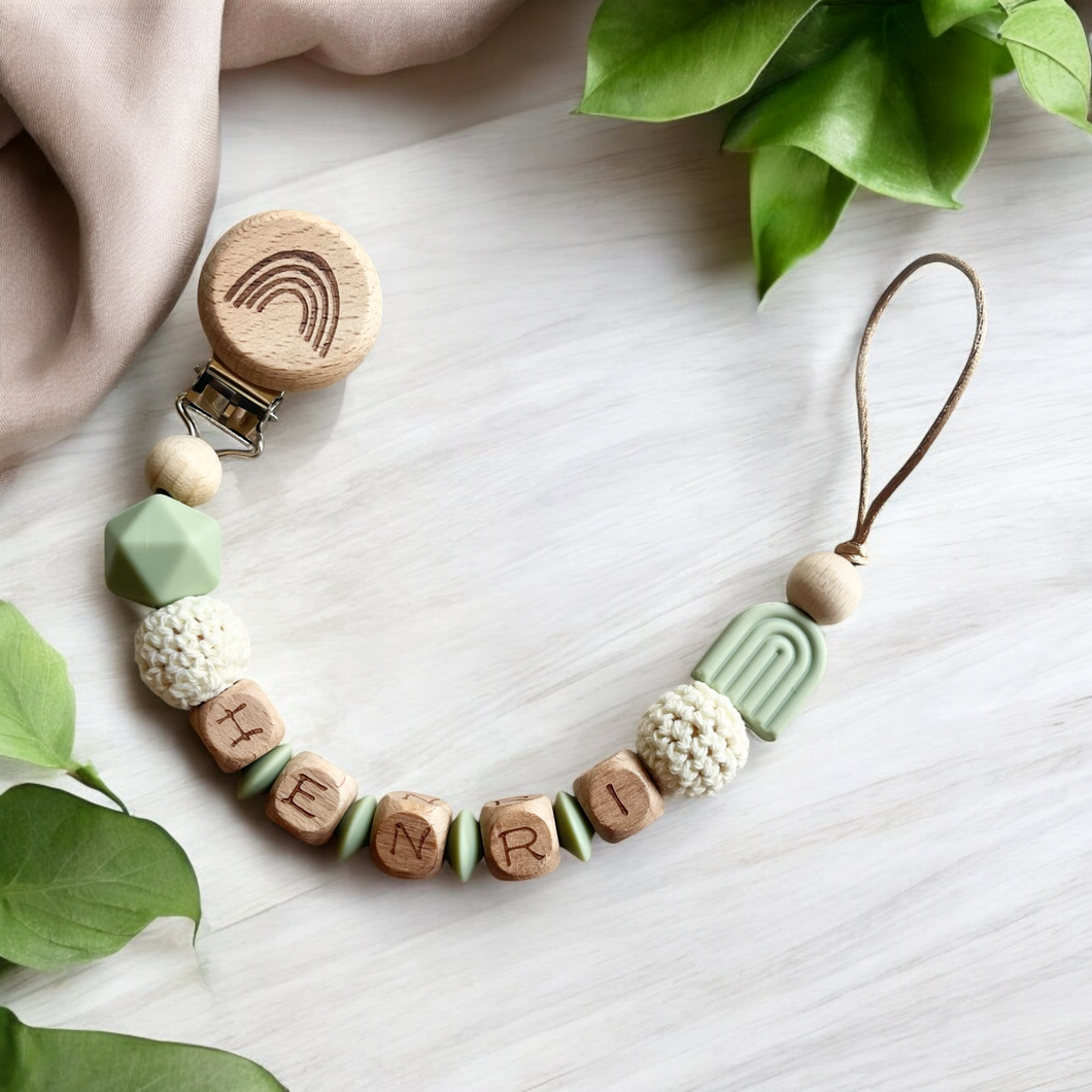 Persönliche Schnullerkette mit Namen Holz Silikon Junge Regenbogen grün beige Naturholz