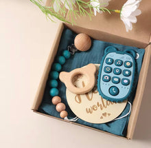 Charger l&#39;image dans la galerie, Baby Geschenkset Schnullerkette Beißring Holzschild zur Geburt Holz Silikon nur ohne Namen möglich
