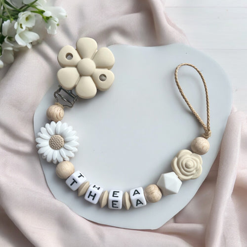 Schnullerkette mit Namen Mädchen neutral beige weiß Silikon Blume Holz personalisiert 