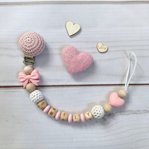 Schnullerkette Nuggikette mit Häkelperlen rosa Mädchen Schleife Herz Naturholz personalisiert Holz